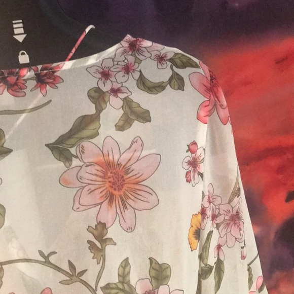 SOLD!!! Guess Flowers blouse built in cami says M runs S - Picture 16 of 17